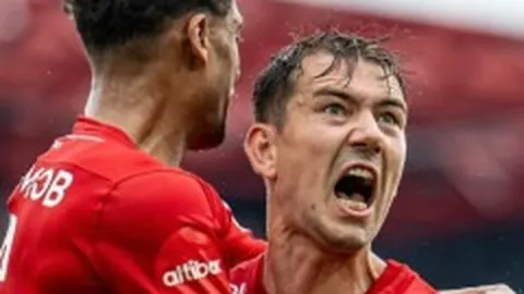 “76人队欲强力续约格莱姆斯，名记透露新秀合同即将到期”